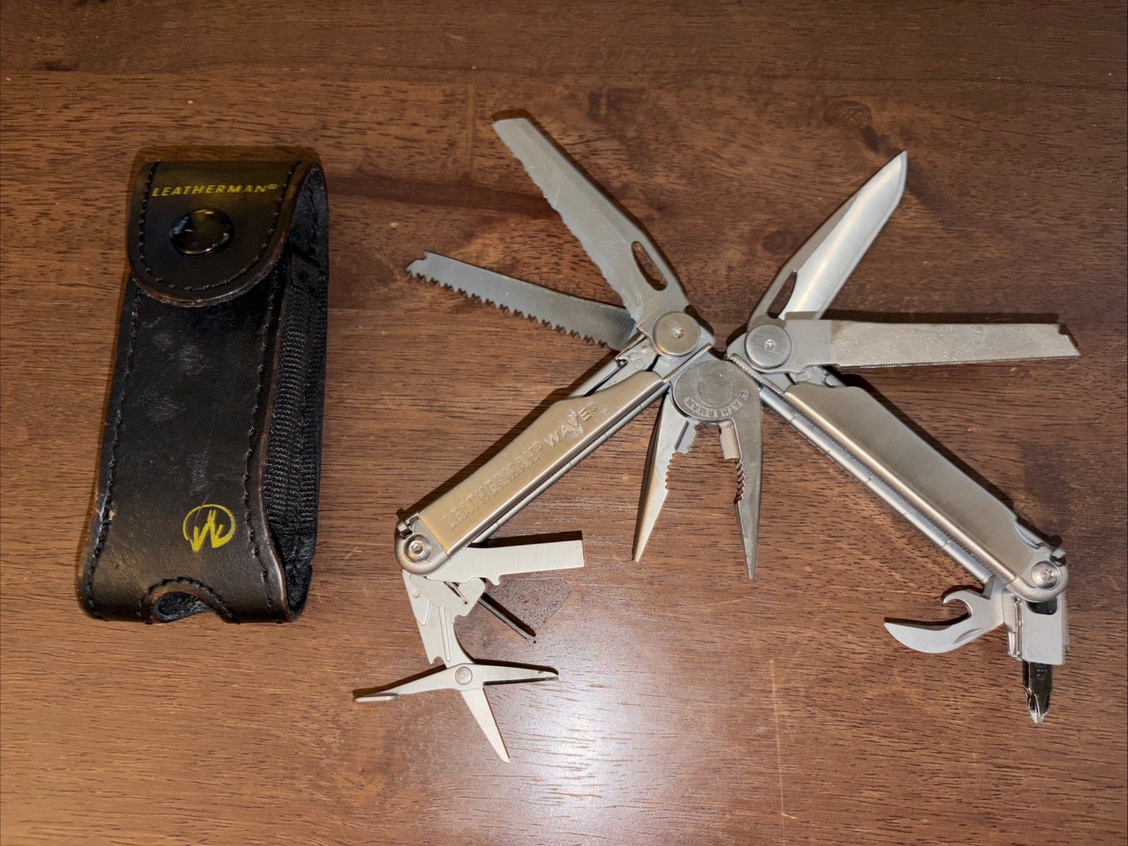 Leatherman Wave Multi-Tool Stainless Steel, with OEM Leather Sheath