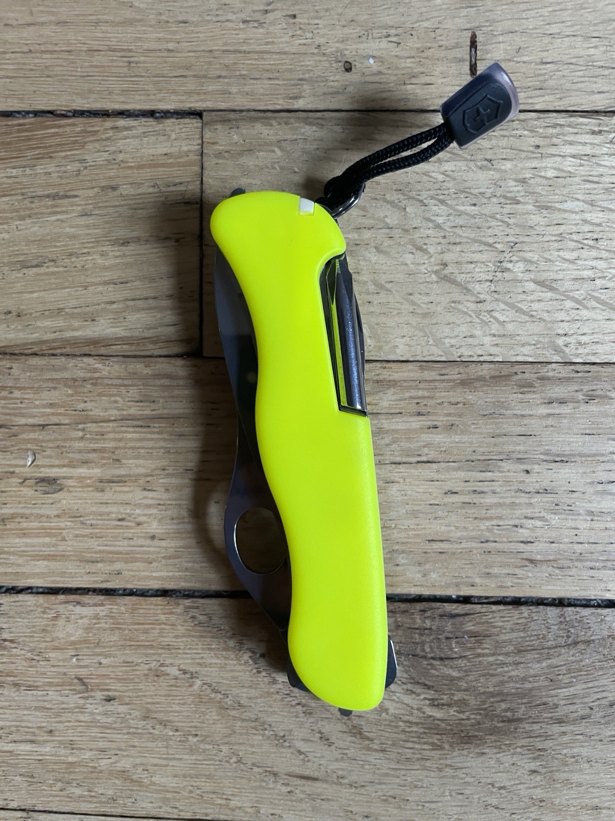 Victorinox Rescue Tool Glow In the Dark Neon Swiss Army knife, 0.8623.MWN, NIB