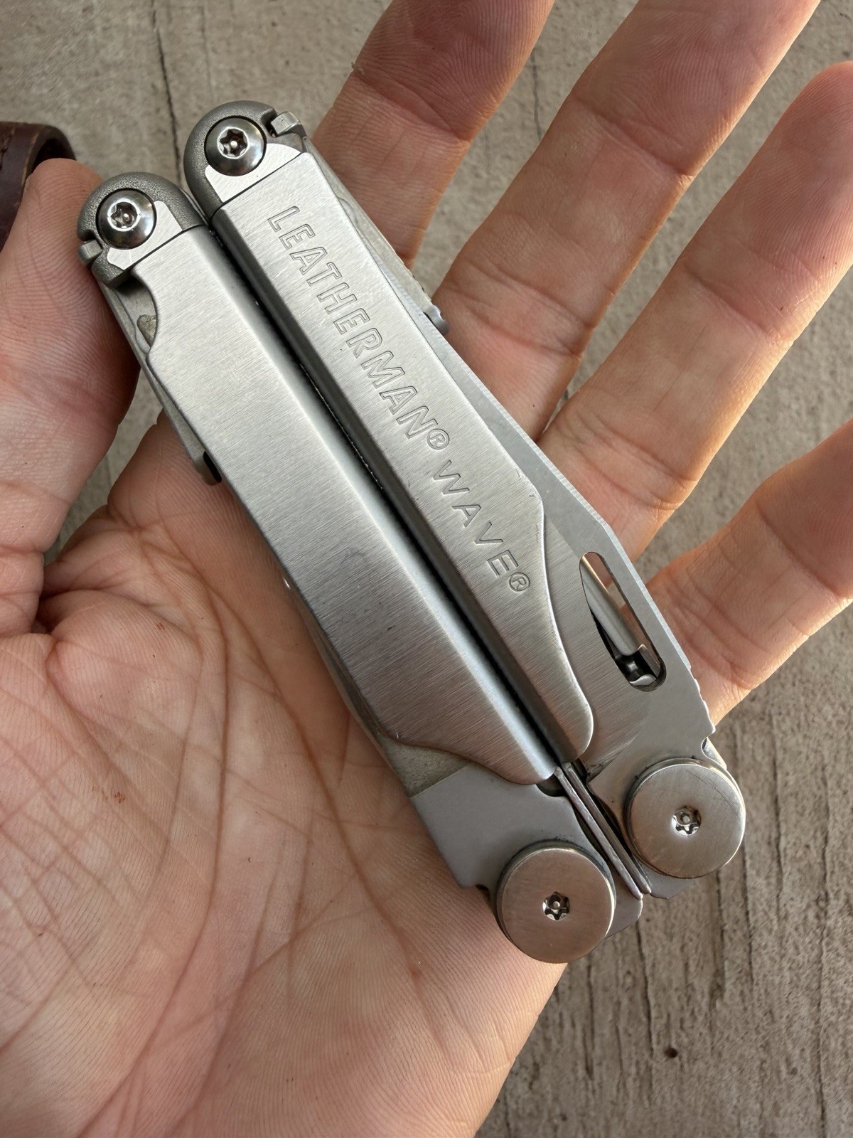 LEATHERMAN WAVE STAINLESS STEEL FOLDING MULTI TOOL IN LEATHER POUCH/CASE, EXC