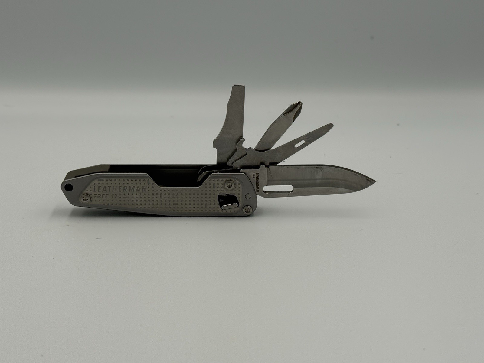 Leatherman Free T2 Pocket Knife Multi-Tool EDC Gear 🔪🛠️