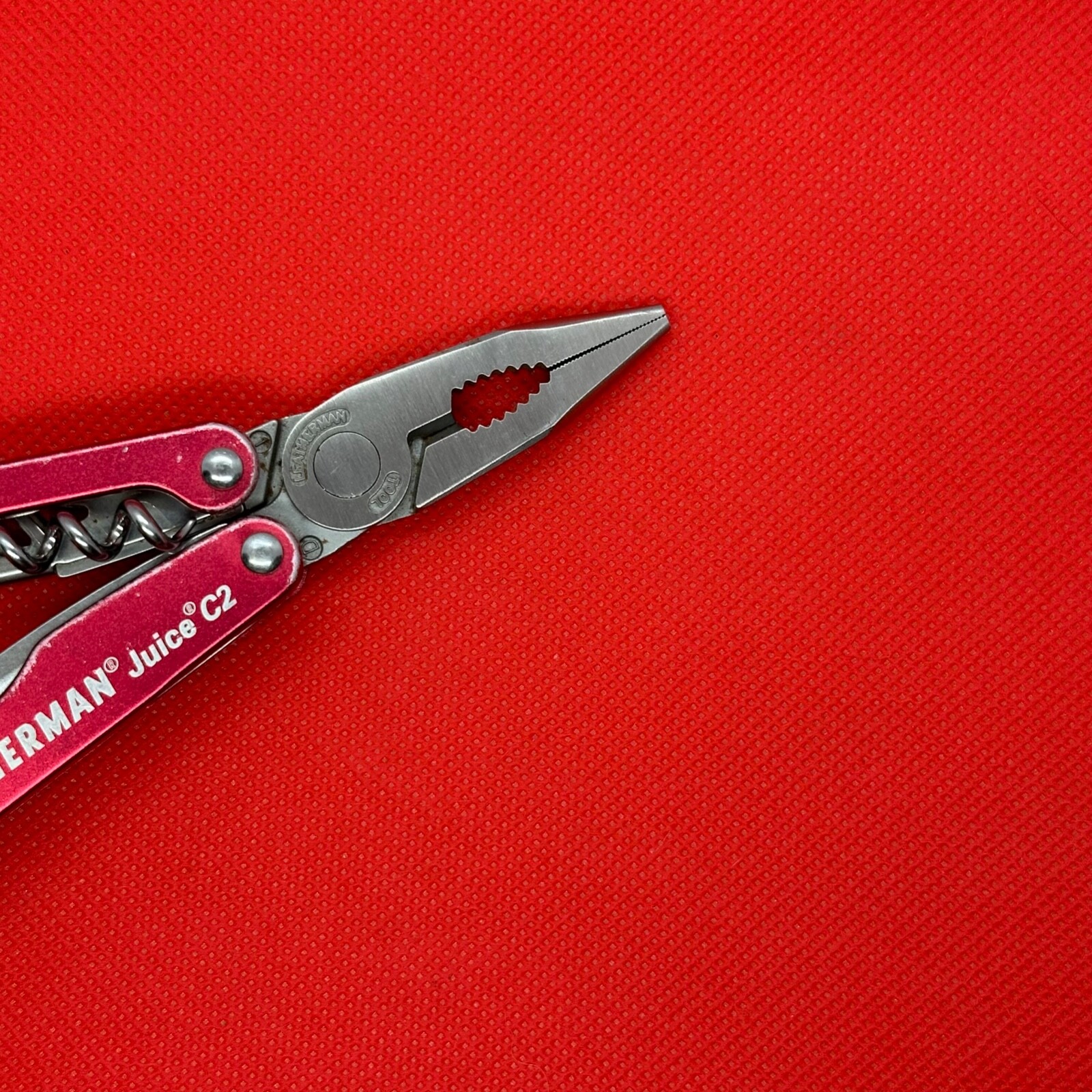 Retired Gen 1 Red “Carolina Hurricanes” Leatherman Juice C2 Multitool. **READ**