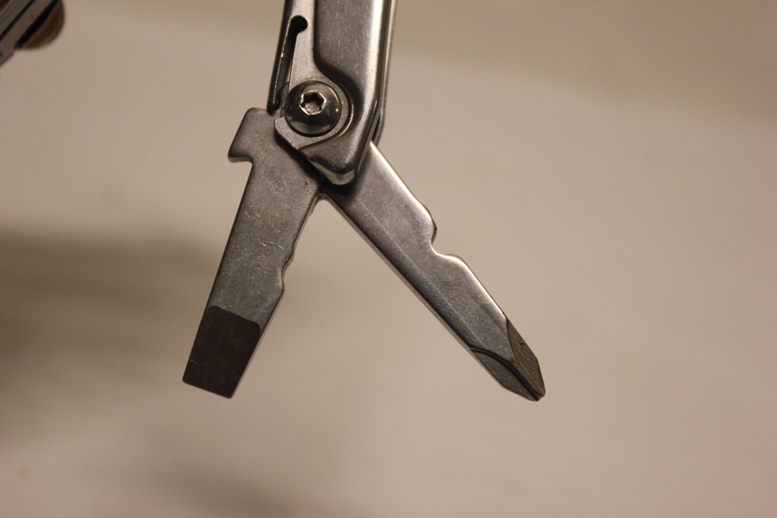 Leatherman Rev 3.8″ Multi-Tool, Stainless E2B1