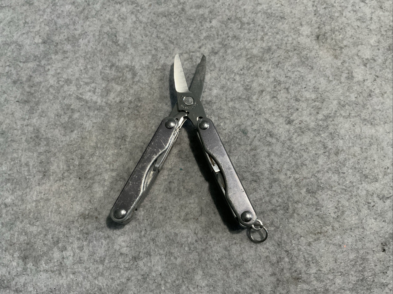 Leatherman Squirt S4 Gray Knife Scissors File Wear On Handles