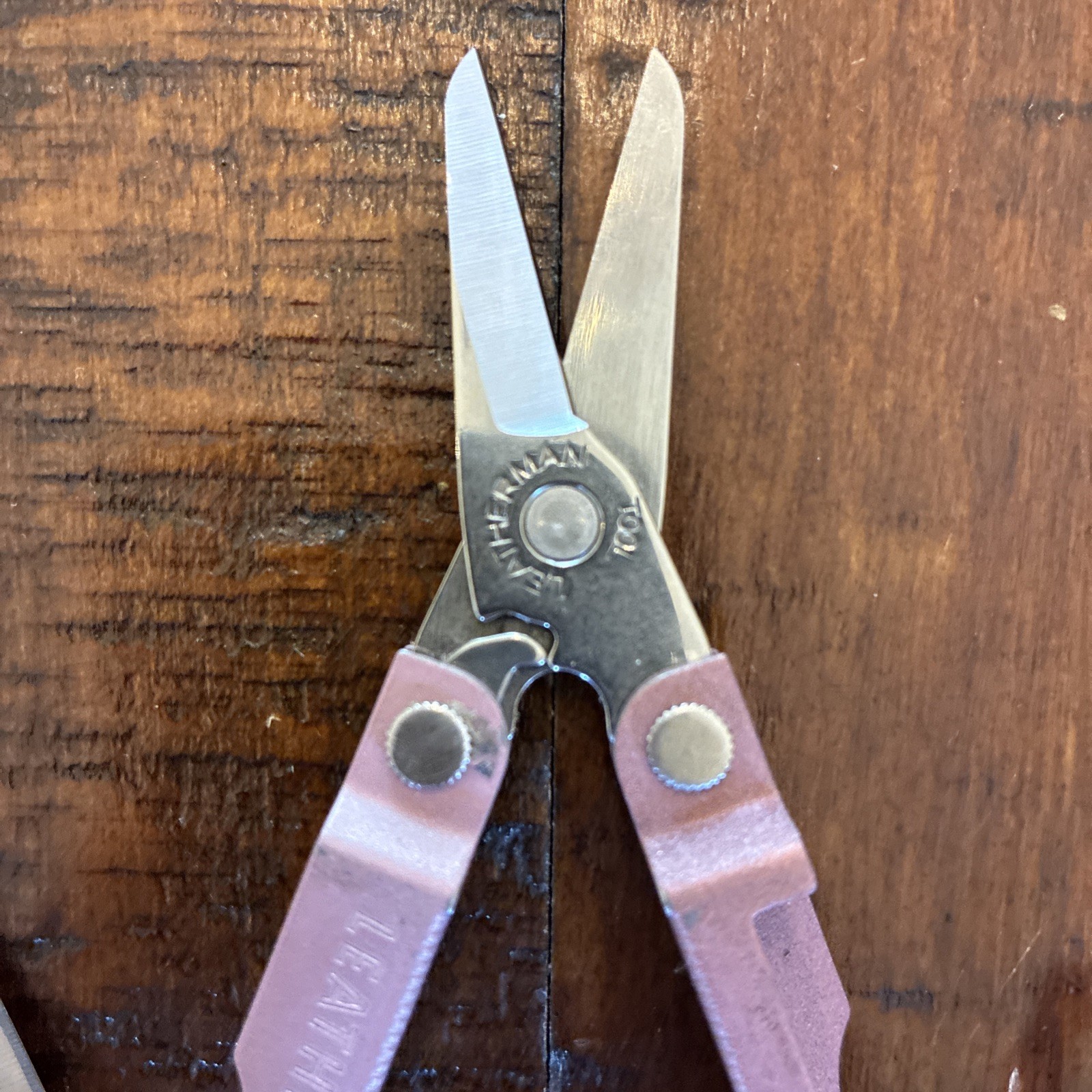 Leatherman Micra Heathered Blush 10 in 1 Multitool Anodized Aluminum – 02/24