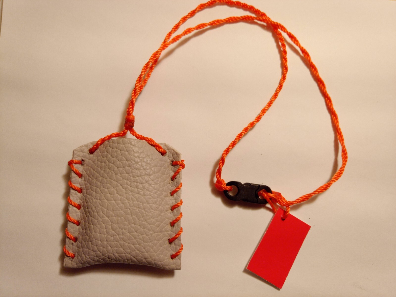 EDC Minimalist Survival Necklace Pouch Mini Scalpel Fishing Kit Compass Matches