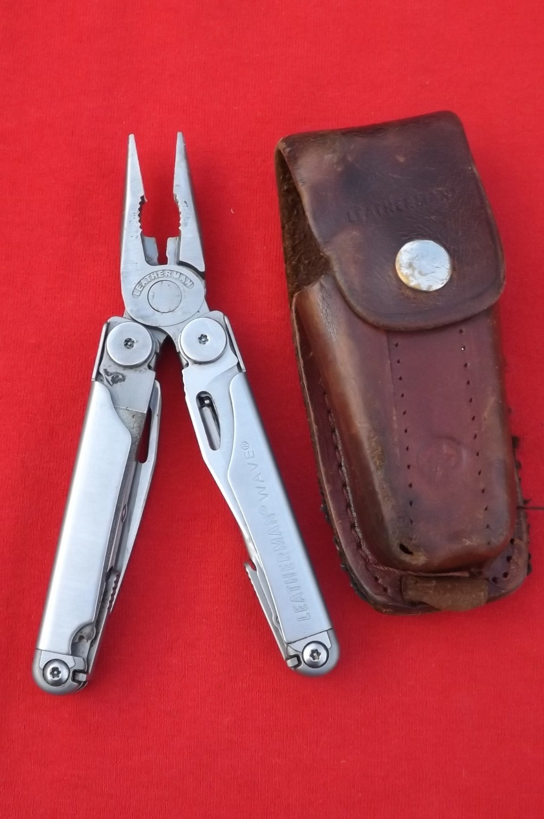 LEATHERMAN WAVE ORIGINAL MULTI TOOL PLIERS KNIFE SAW 830837 & LEATHER SHEATH