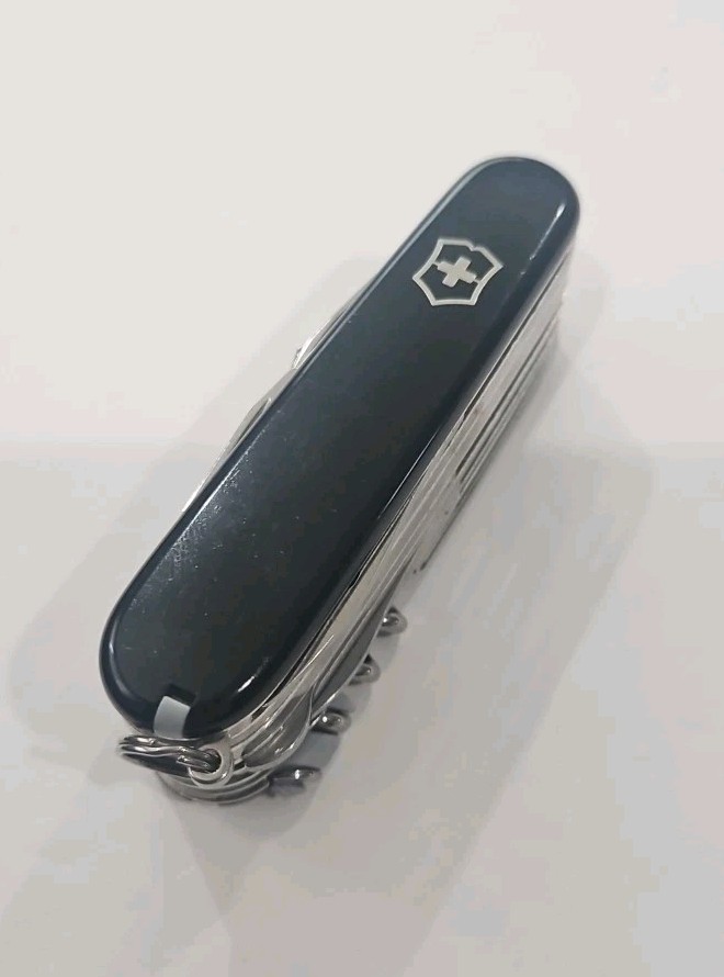 Victorinox SwissChamp Swiss Army Knife 33 Function Multi Tool Pocket Black L2