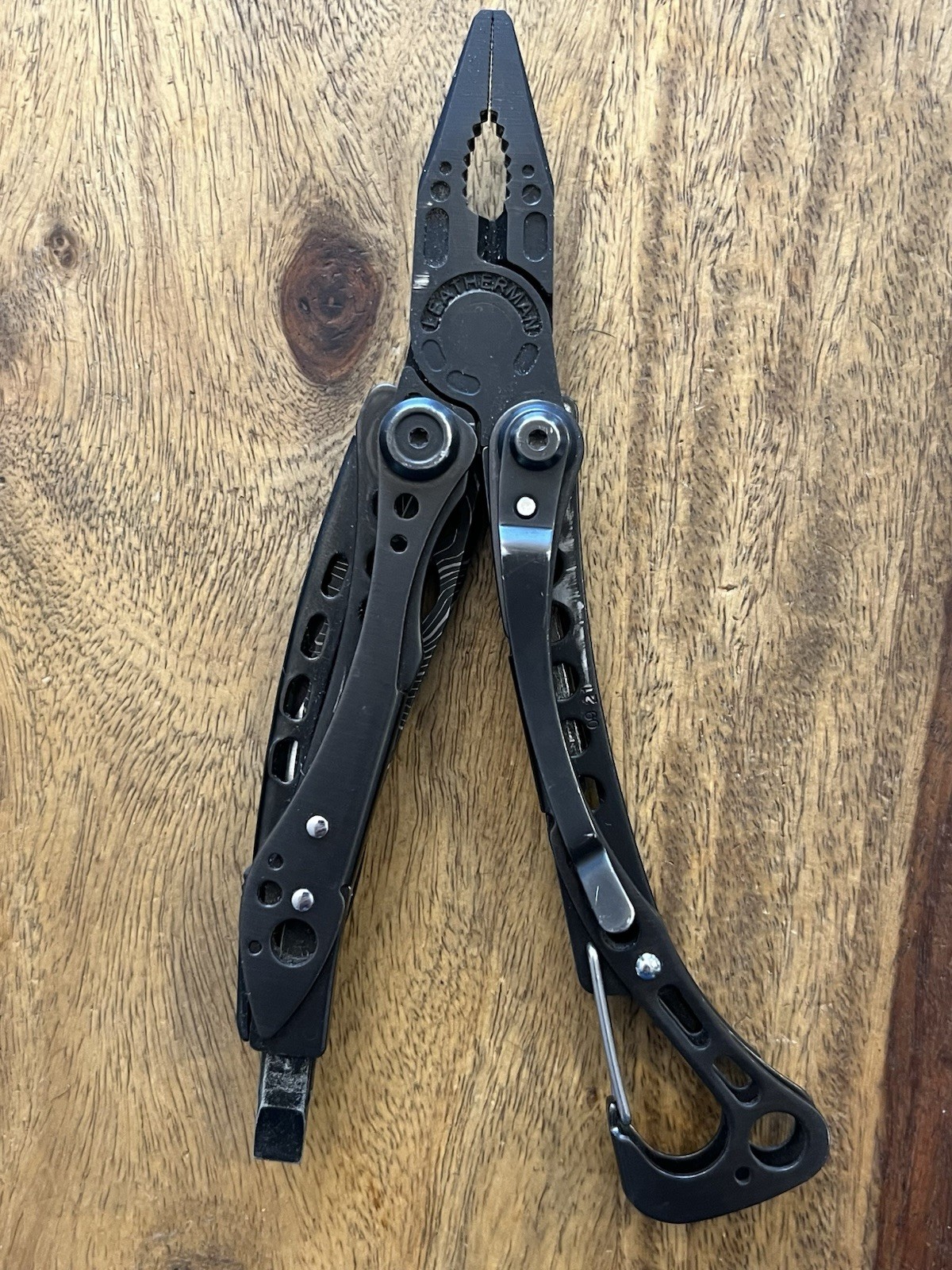 2021 Leatherman Skeletool MultiTool Black Oxide SUPER NICE!! w/New Nylon Sheath