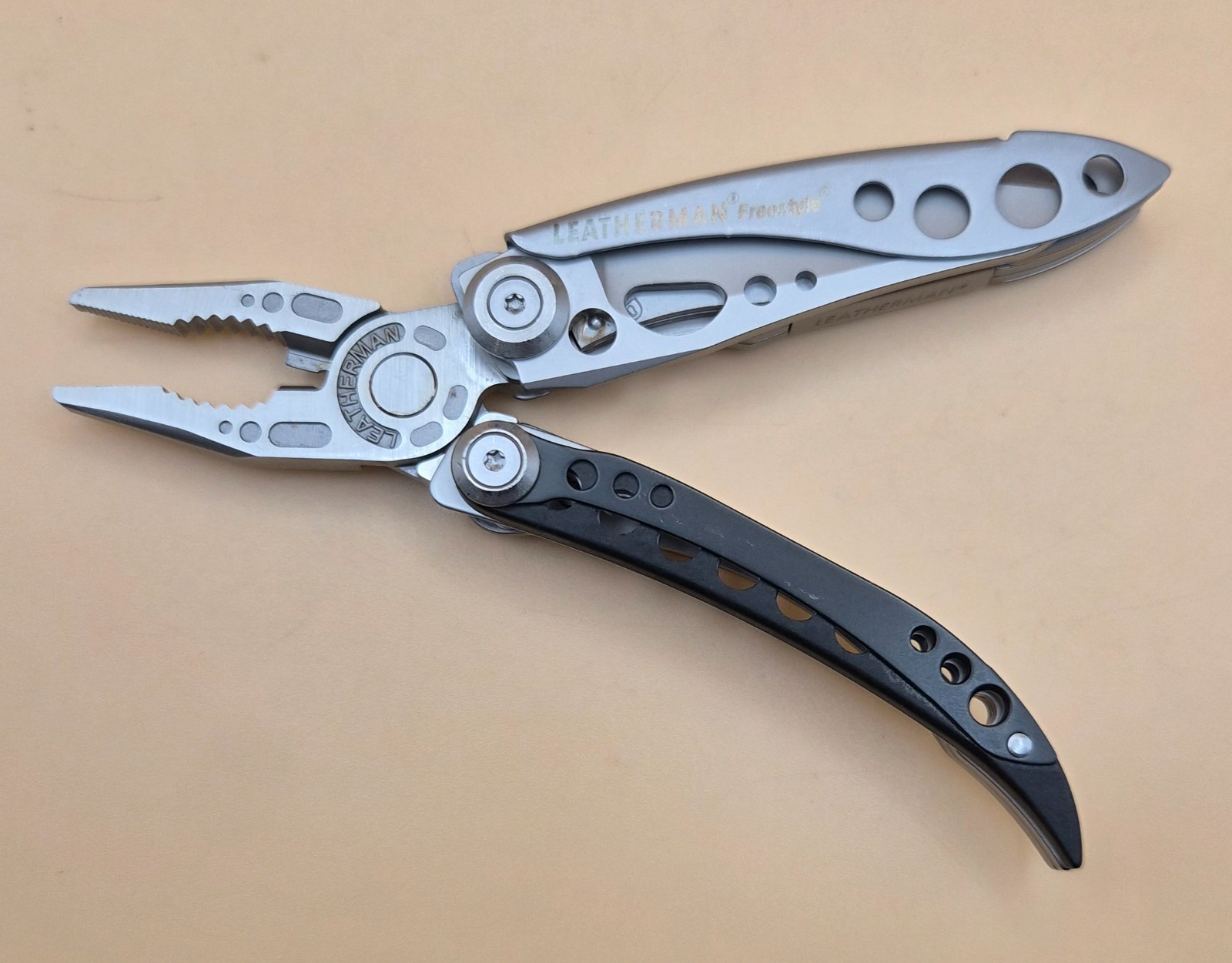 RARE Leatherman RETIRED FREESTYLE Multi-tool Good Condition (002)