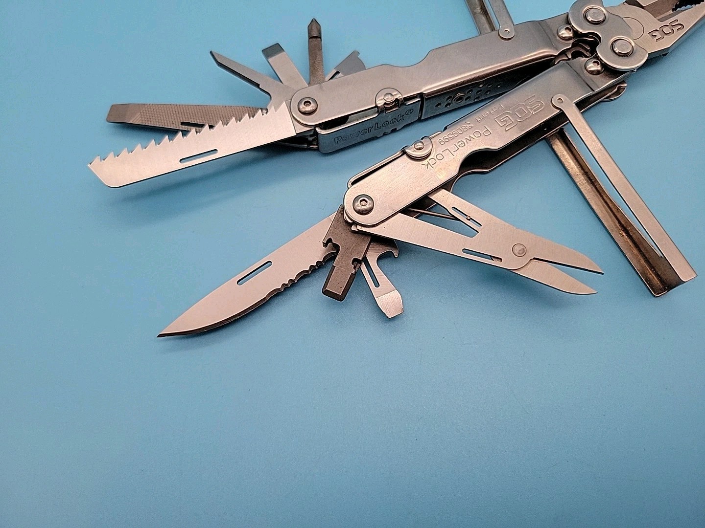 SOG PowerLock Multi-Tool – Silver – Screwdrivers, Pliers, Saw, Knife, Scissors