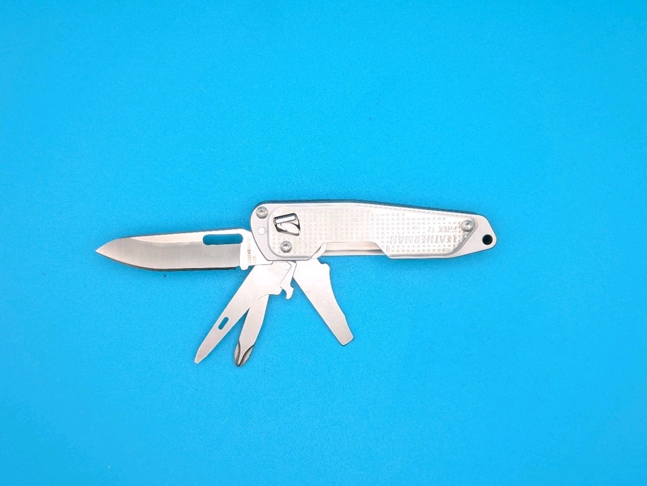 Leatherman FREE T2 Pocket Knife Multi-tool!