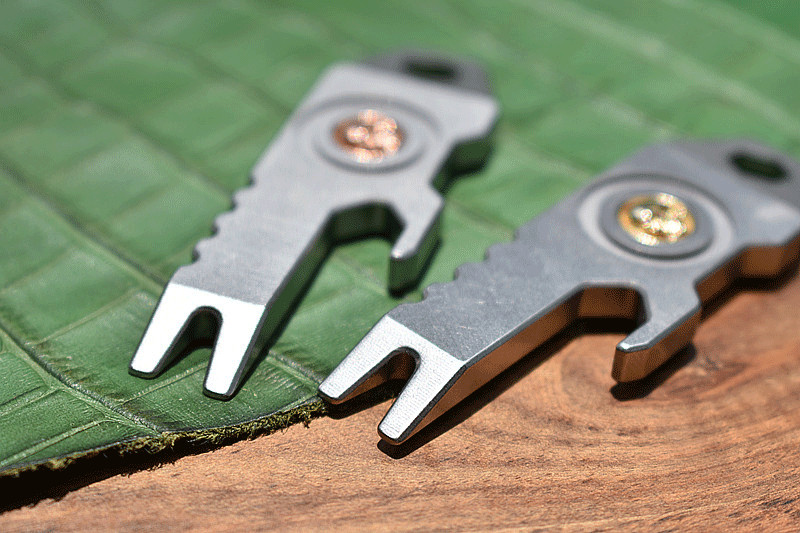 1PC EDC Titanium Inlaid Skull Multi Tools Pry Bar Crowbar Wrench Opener Keychain