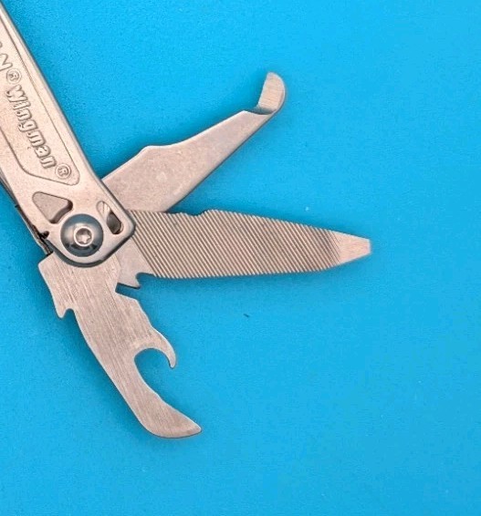 LEATHERMAN WINGMAN MULTI-TOOL! FAST SHIPPING!