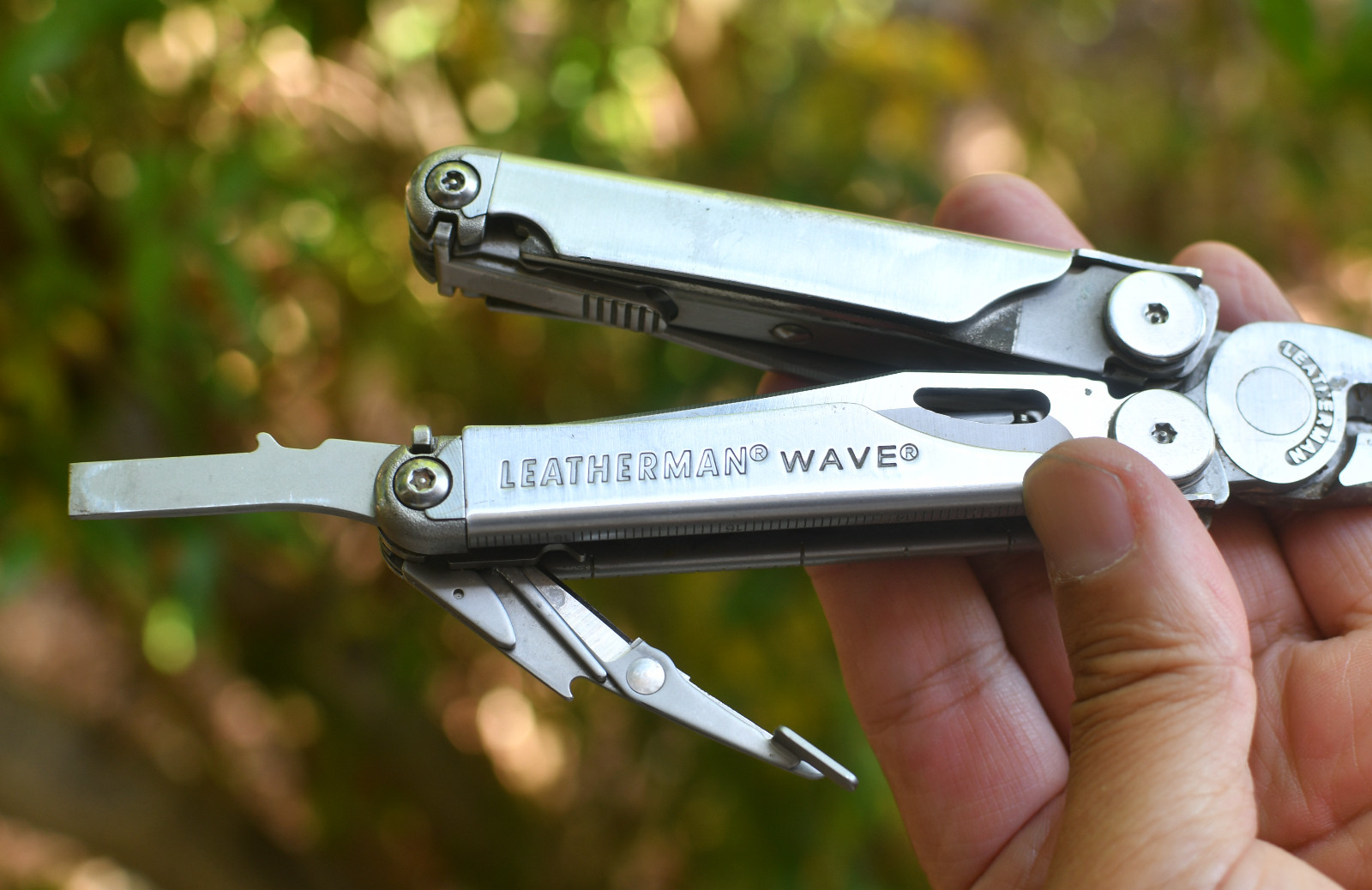 LeatherMan Wave Pocket Knife  Blades Rust