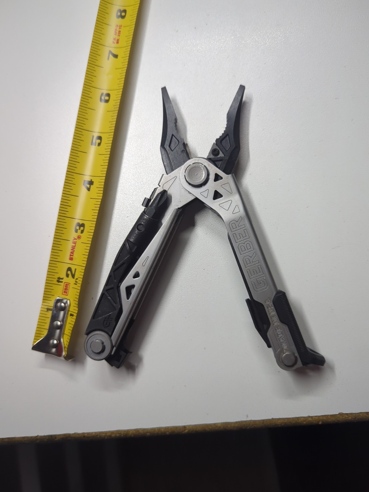 GERBER CENTER-DRIVE MULTITOOL SILVER/ Black, Replaceable Cutter Blade