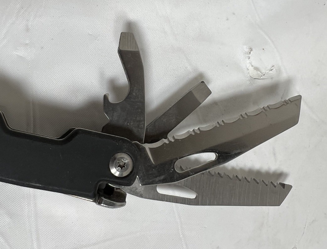 MOSSY Oak Multi-tool Pliers Pocket Knife Camping Tool Hiking Gear.