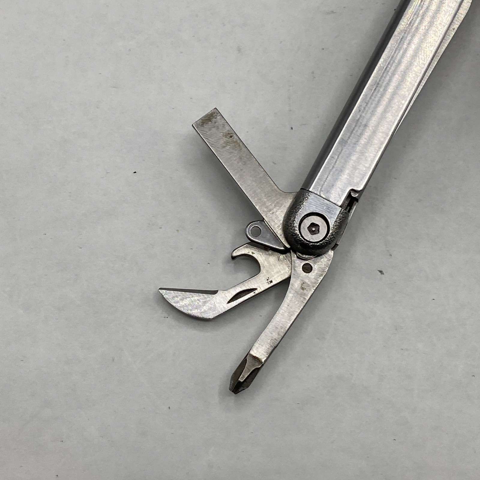 Leatherman Wave Multi Tool – Silver *Retired** **Stamp Date 09/98 & 11/98**