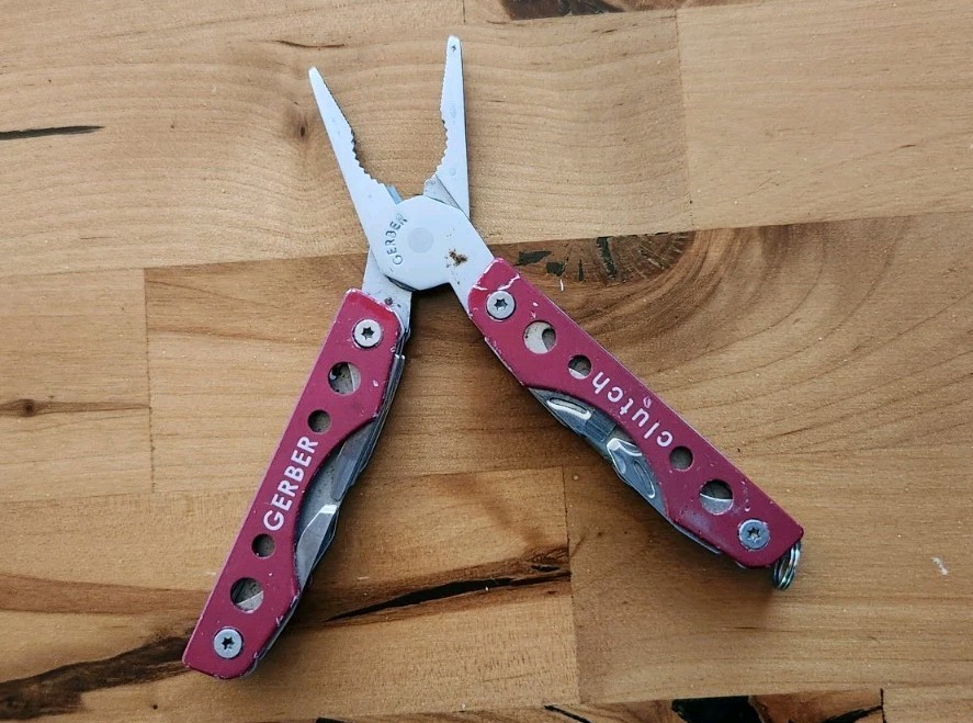 Gerber Clutch Mini Multi Tool Pliers Pocket Knife Red – Great Condition – Y21