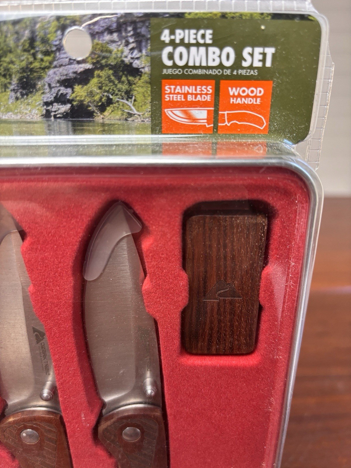OZARK TRAIL 4 PIECE COMBO SET 2-6.5″ KNIVES DEER TIN MONEY CLIP & PEN NIB