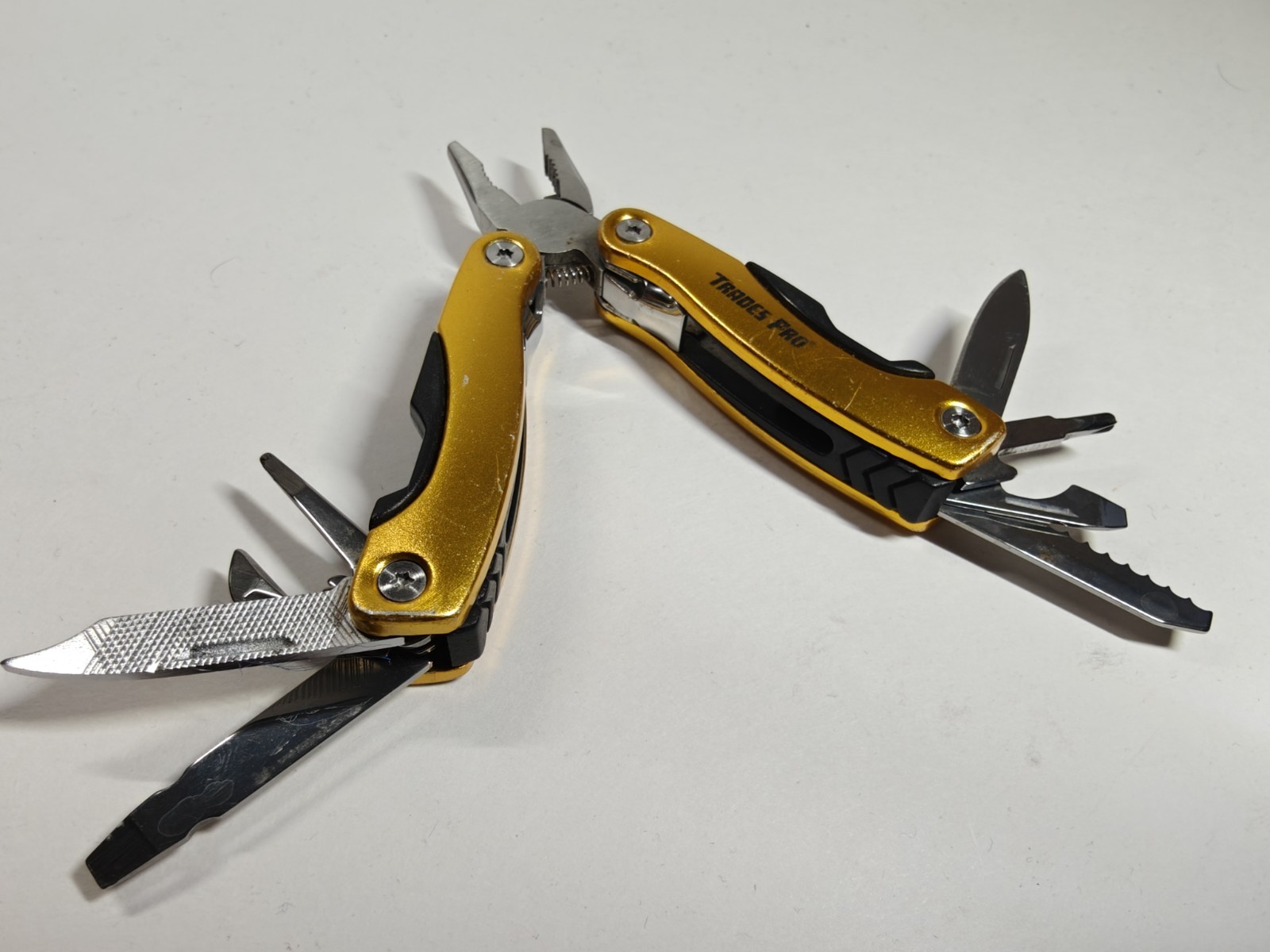 Smith’s & Trades Pro Multi Tool Lot of 2 – Pliers Knife Screwdriver EDC
