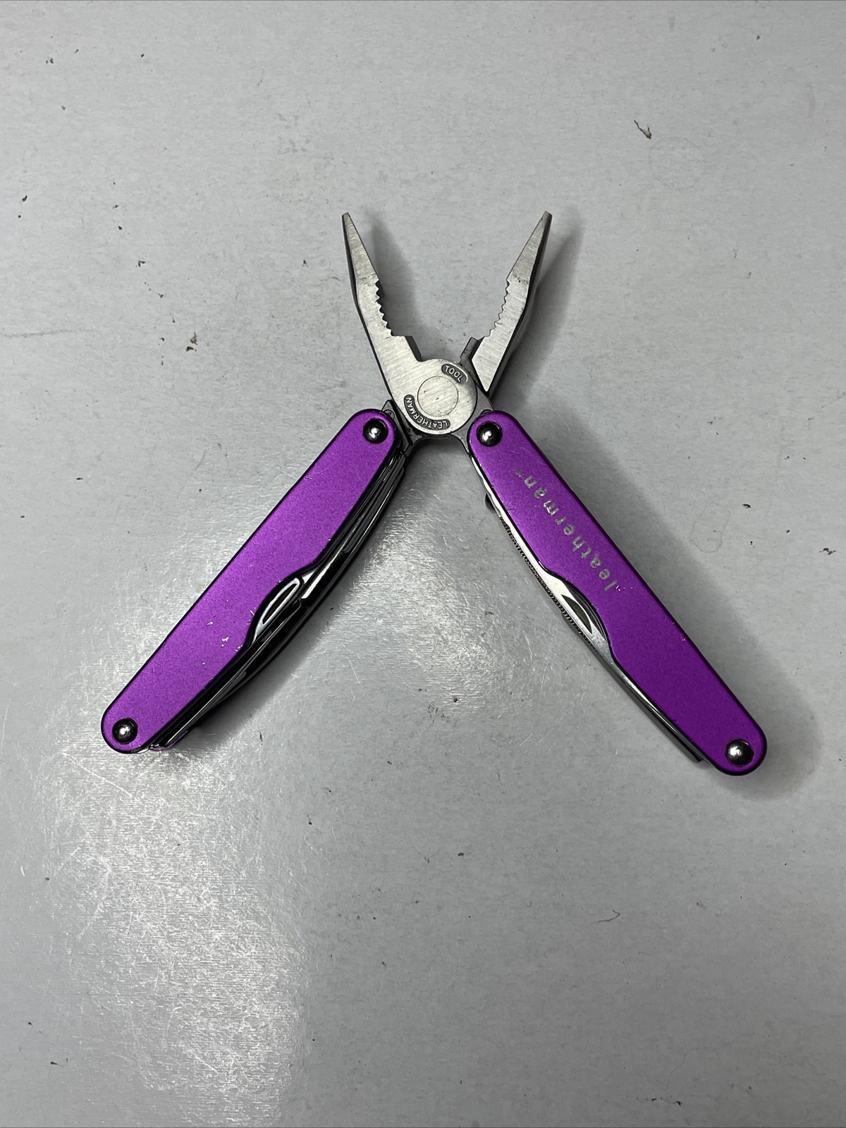 Leatherman Juice XE6 Retired Rare 18 Tools Multitool -Parts or Repair