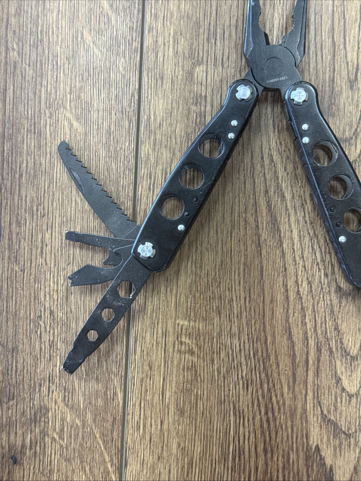 Used Smith & Wesson 16 Function Multi-Tool Black Knife