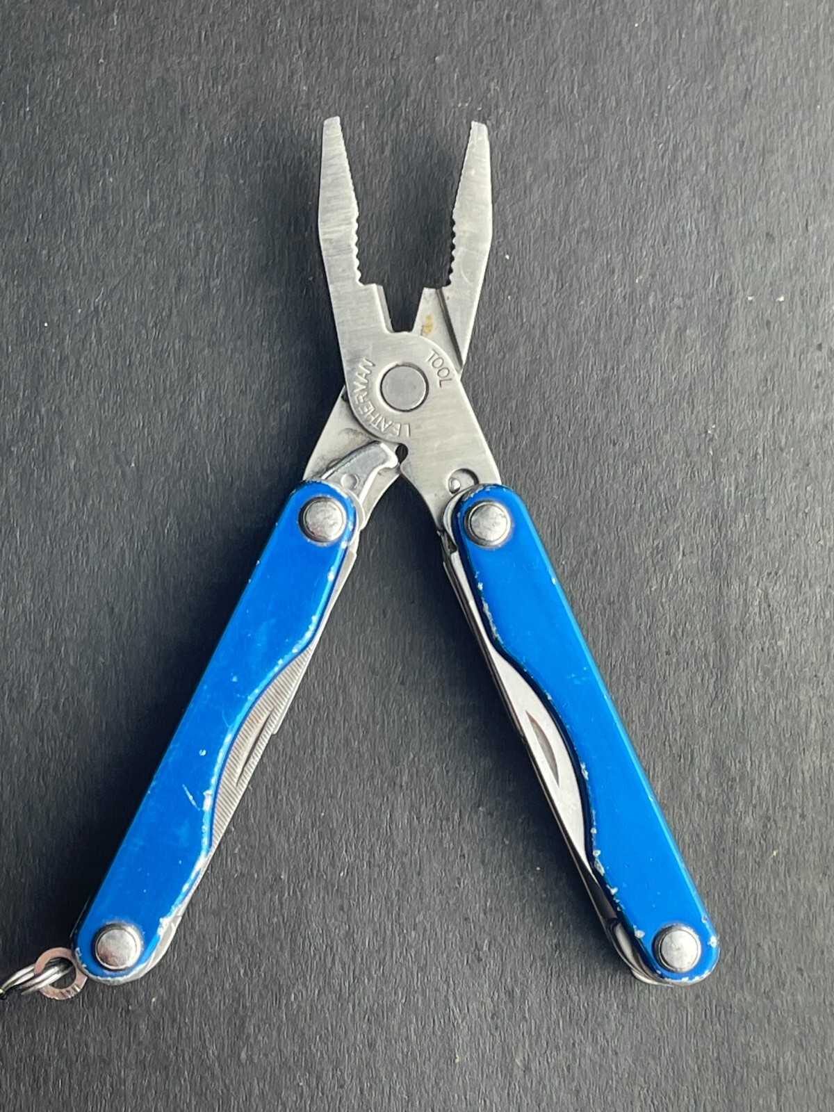 Leatherman SQUIRT P4 Multi-Tool with 7 tools – Various Colors