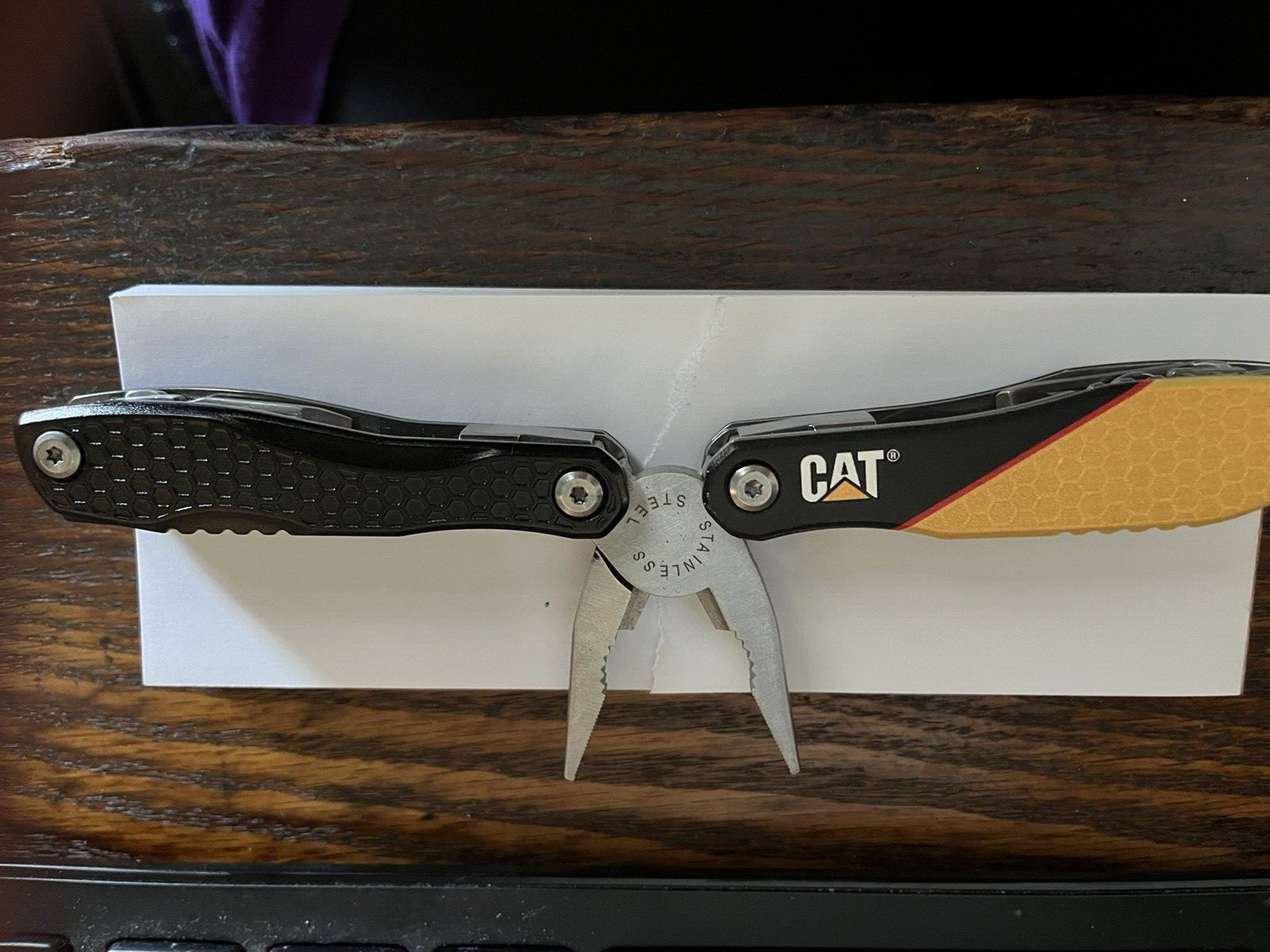 Caterpillar 12-in-1 Multi-Tool – Yellow Aluminum
