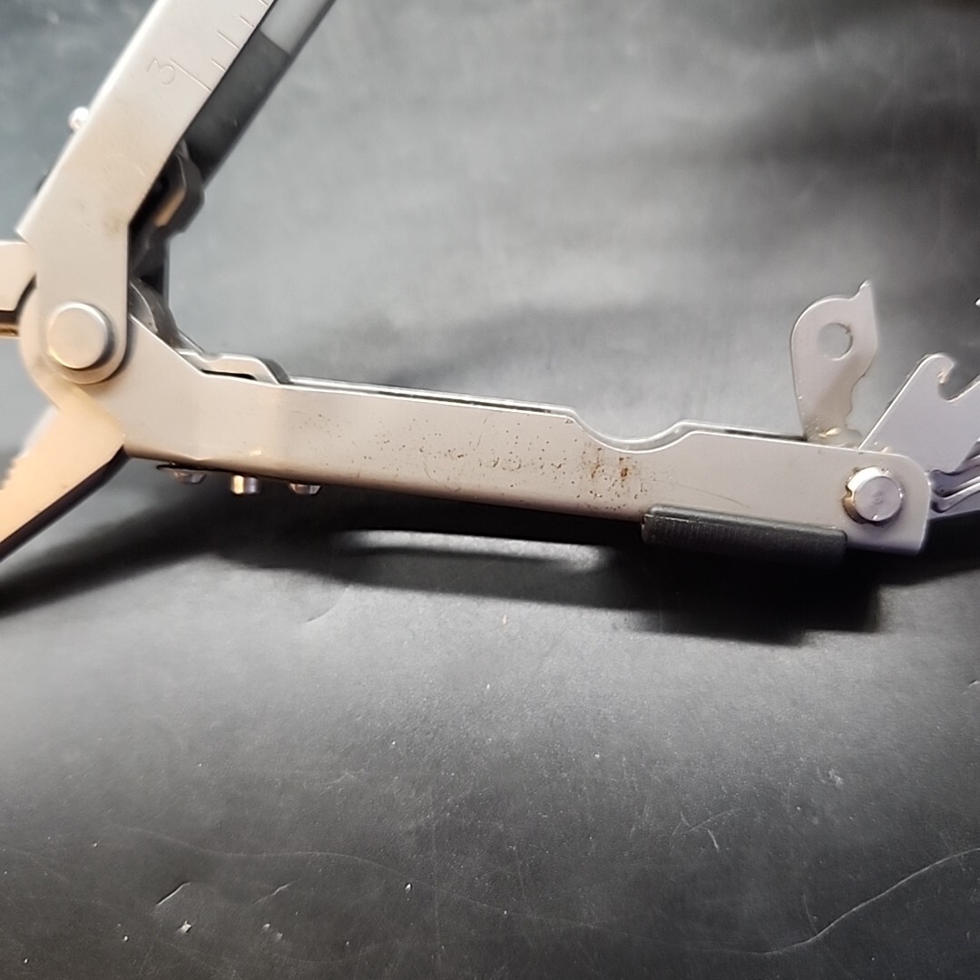 Gerber MP600 Multi-Tool Needlenose, Carbide Cutters, 12 Tool Folding Pliers