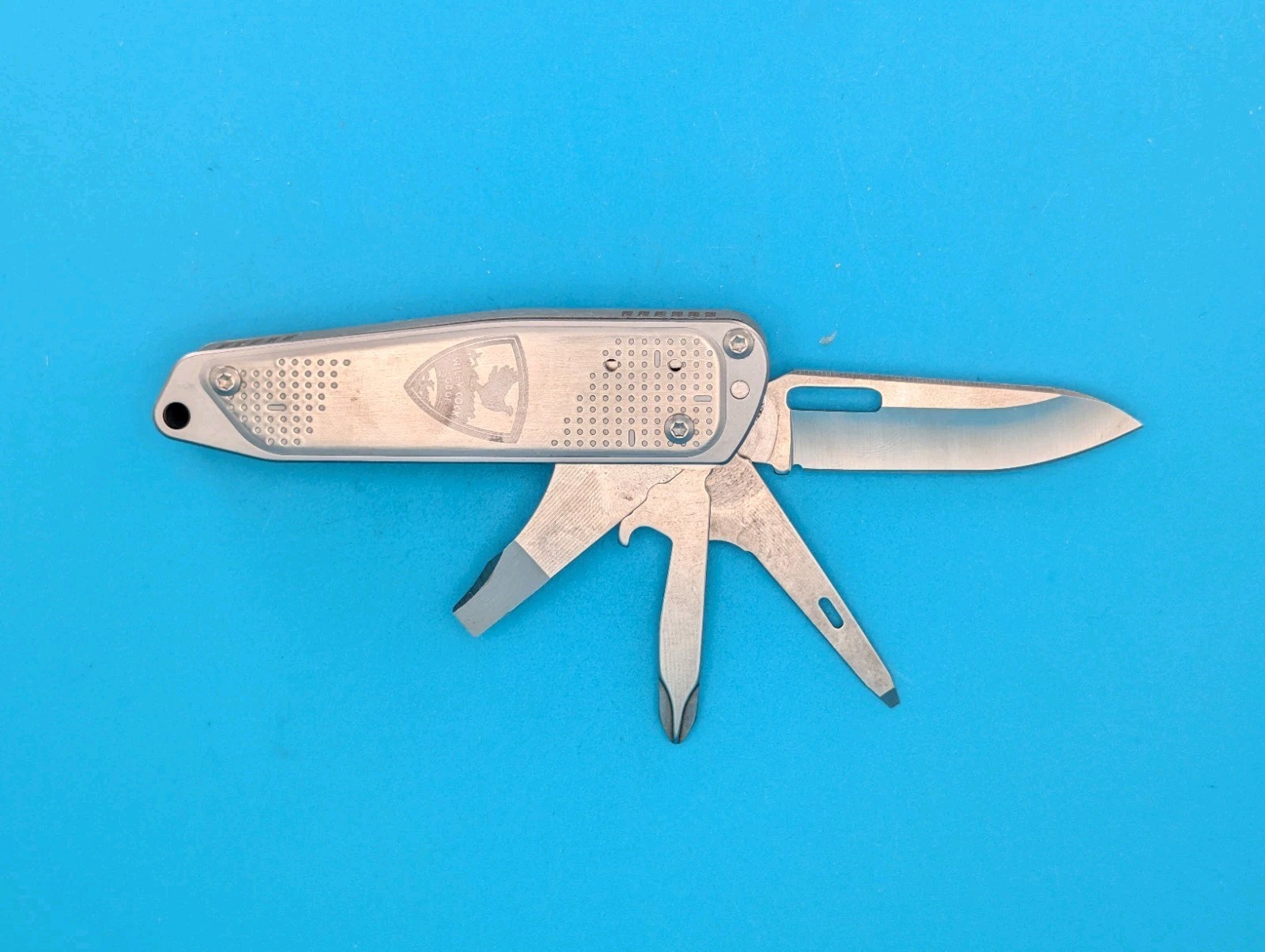 Leatherman FREE T2 Pocket Knife Multi-Tool! *WILEY COCK LODGE*