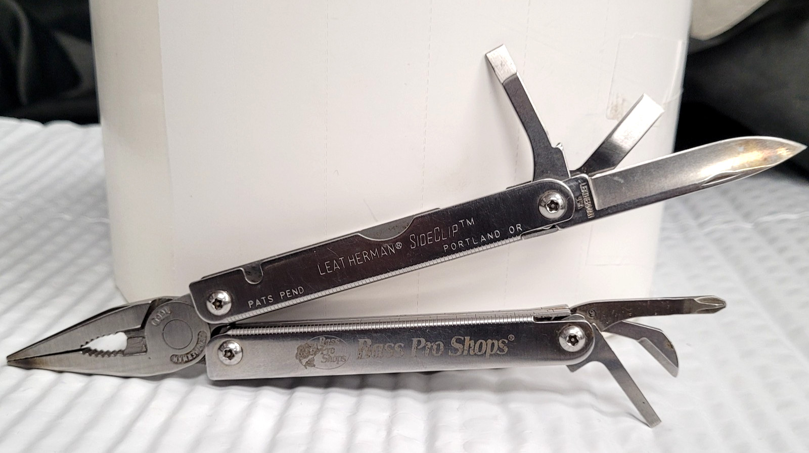 Leatherman SideClip Bass Pro Shops Multi Tool ~ Rare ~ Pre-Owned ~ NICE!! LOOK!!