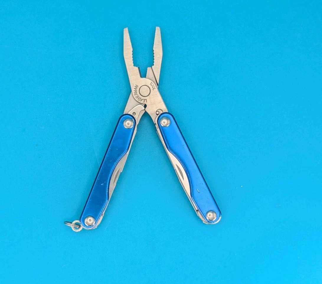 Leatherman Squirt P4 Multi-Tool, Key Ring, Retired, BLUE!