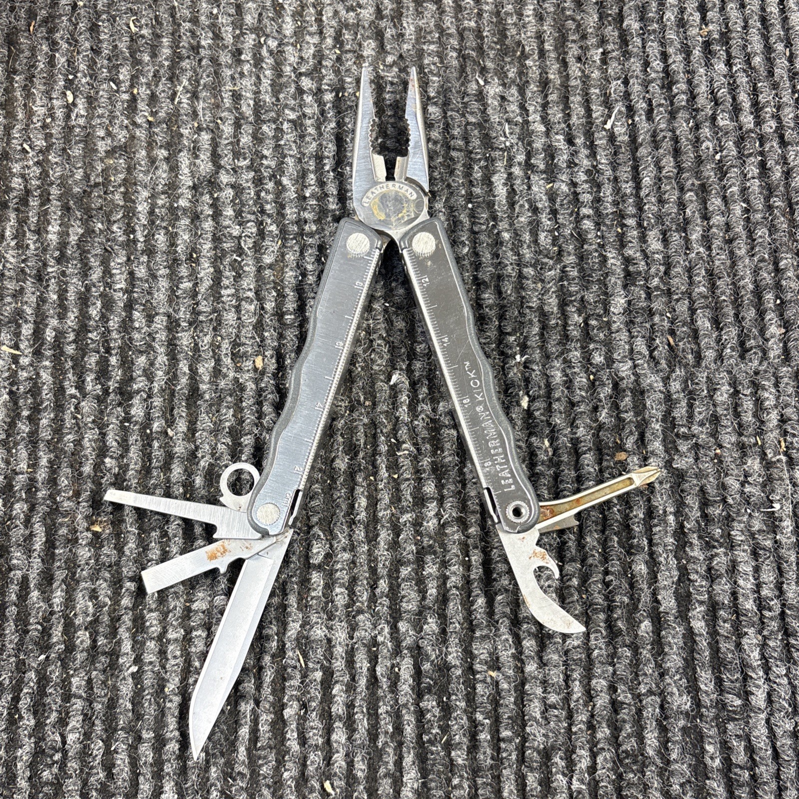 LEATHERMAN Kick Multi Tool Knife (089)