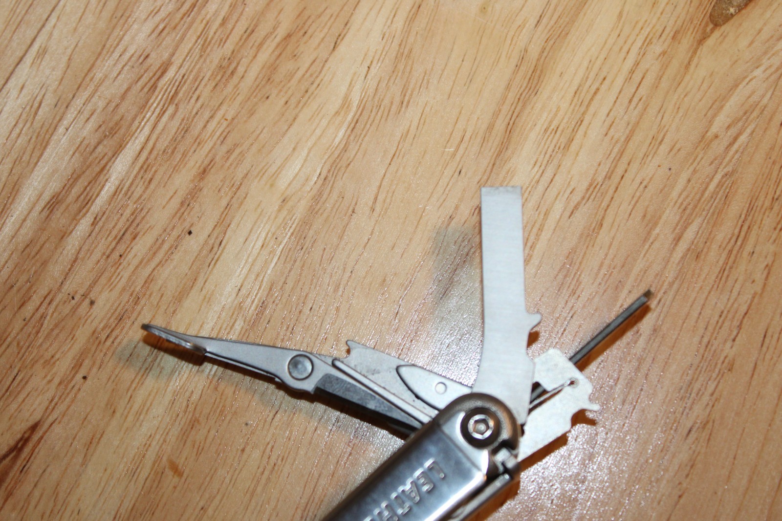 Leatherman Wave Multi-Tool 18-in-1 Stainless Steel w/ Sheath