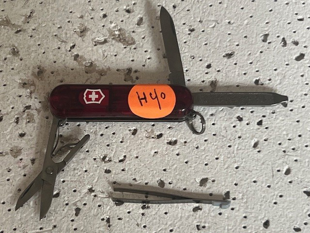 Victorinox Light Multitool Red —