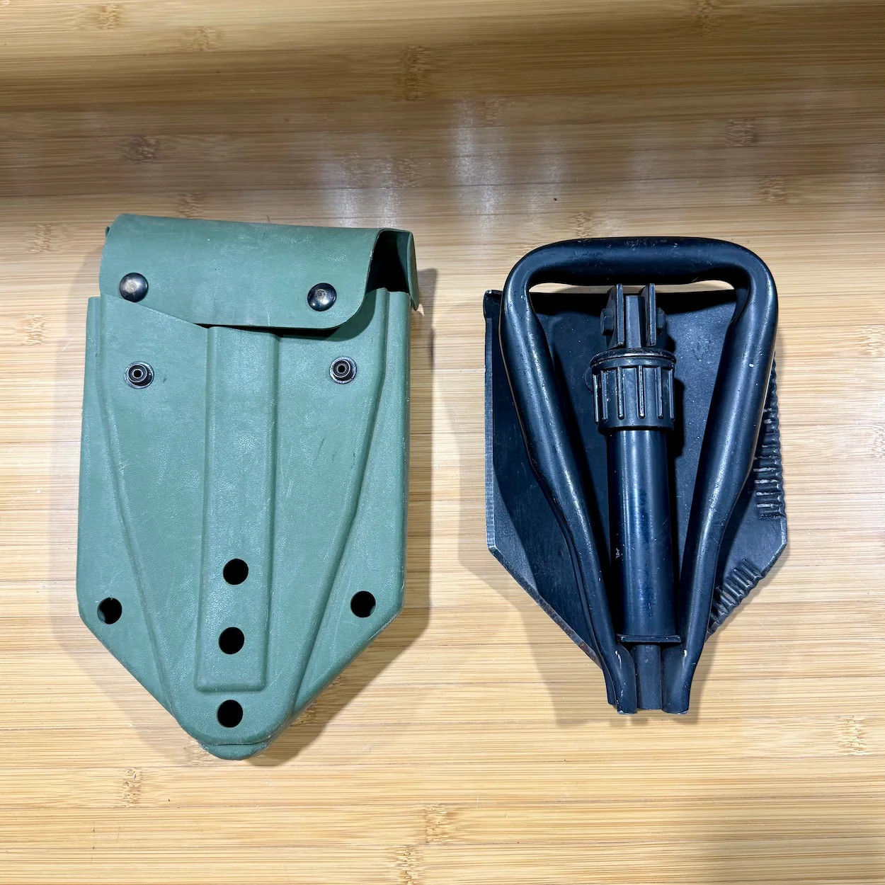 US Military E-Tool Shovel Tri Fold D Handle W/Vinyl Alice Carrier Cover
