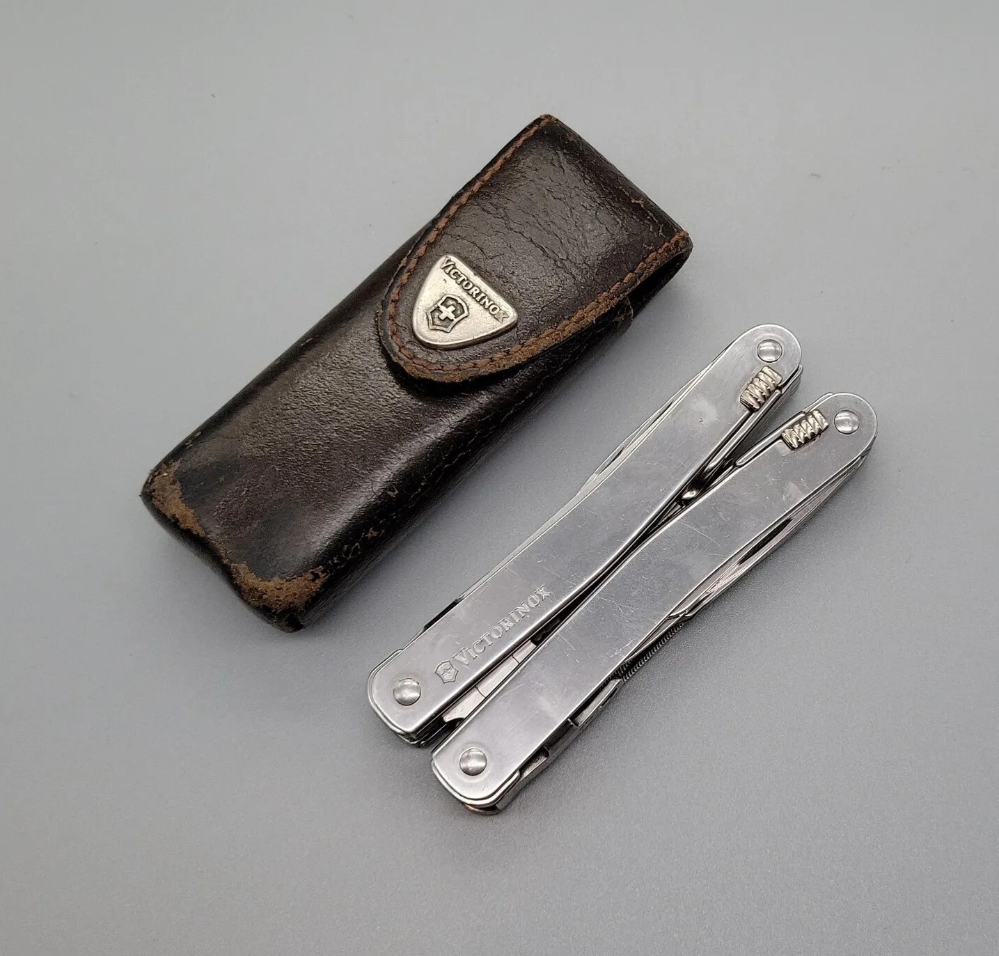Victorinox Swiss Tool X Multi Tool w/ Leather Sheath – 28 Tools-Scissors Version
