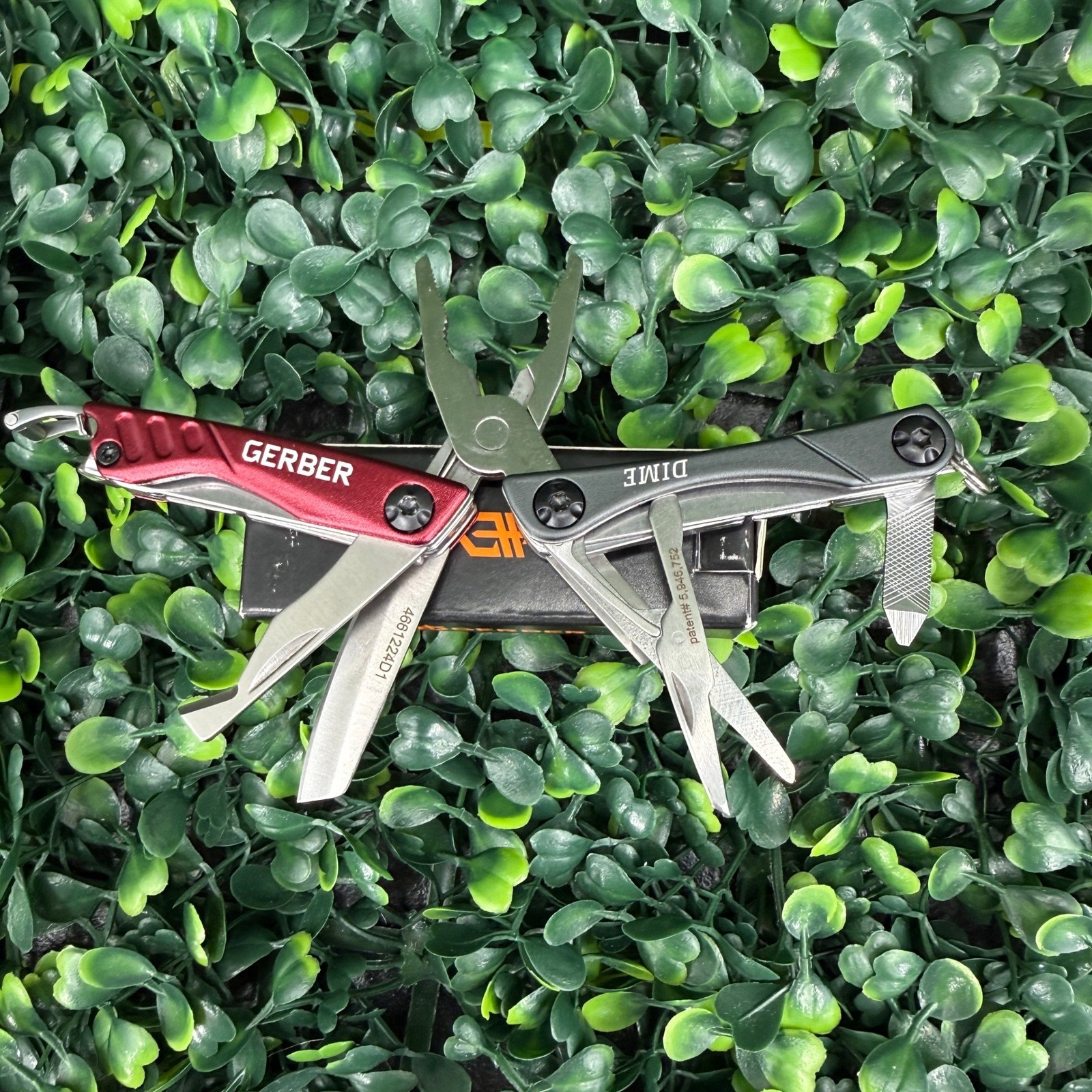 Gerber Dime Multi-tool Red Black Keychain Pliers Scissors 31-001132 EDC Pocket