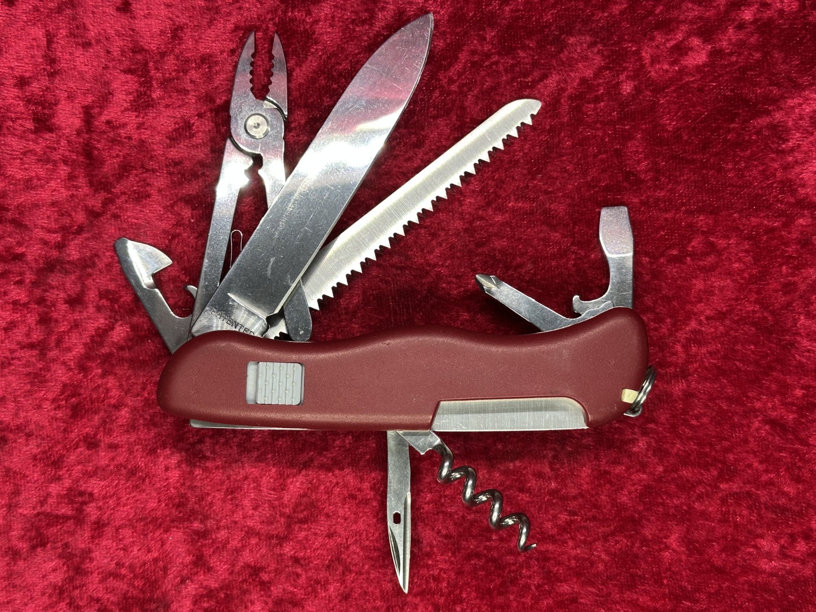 Victorinox Atlas Red Large Swiss Army Knife 111mm 11 Tool 4 Layer (671)