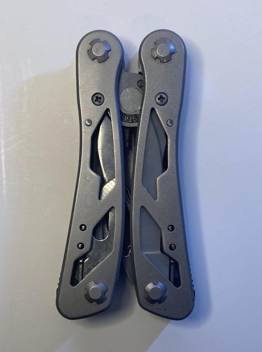Stanley 12-in-1 Folding Multi Tool Pliers Knife Stainless Steel Used