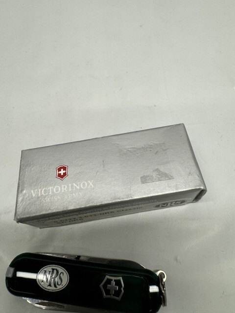 Victorinox Swiss Army Knife 0.6223.3-033-G-NRS Classic -GREEN *New Box Damage