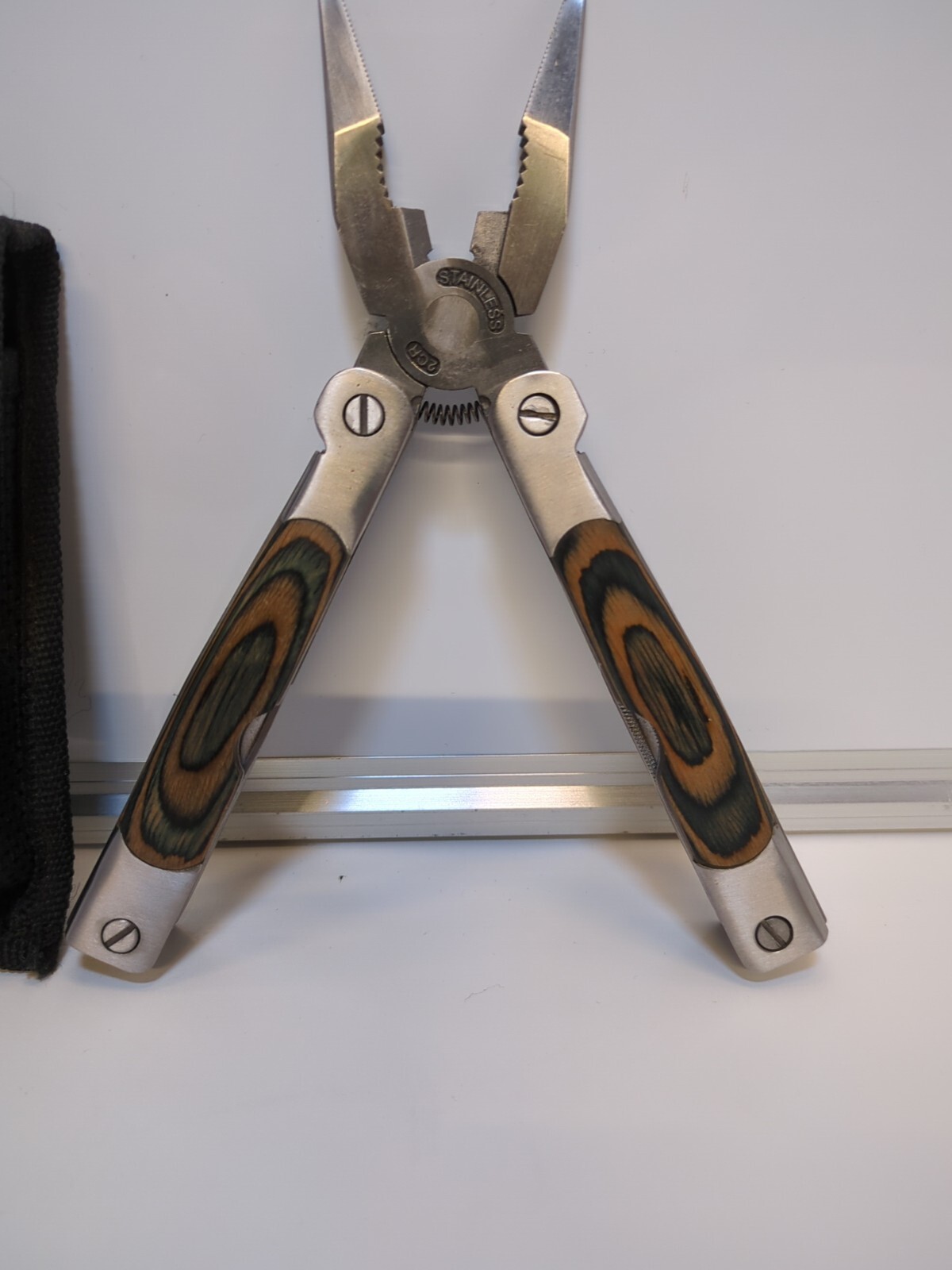 Winchester Big Wood Multi-Tool Wood Grain Grips & Nylon Sheath