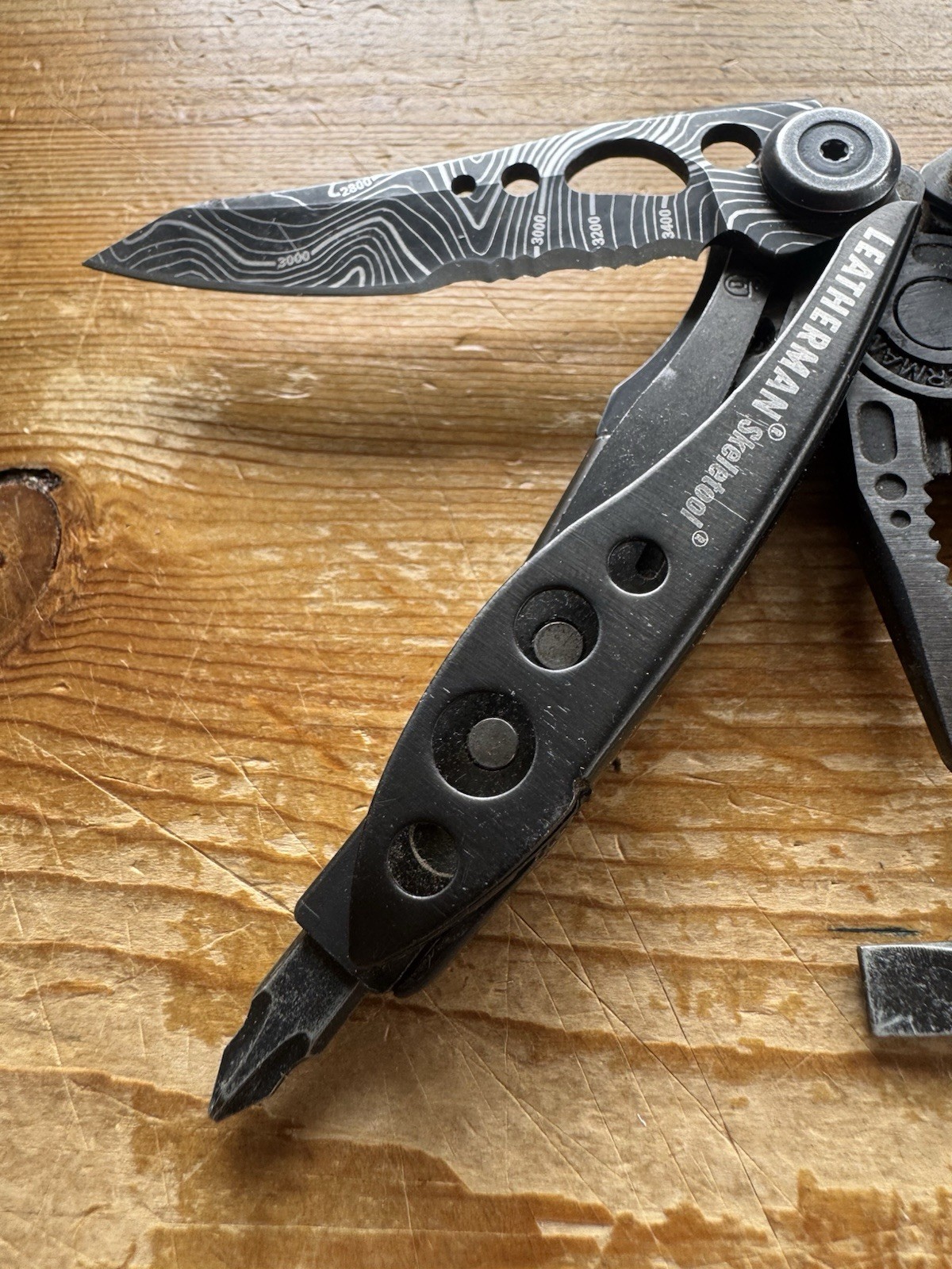 TOPO Leatherman SKELETOOL Multi Tool SERATED Knife-Pliers etc Collector Model