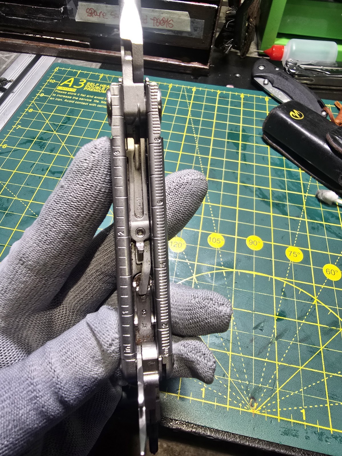 Leatherman Wave Stainless Steel 12 Tool Multi-Tool With Sheath