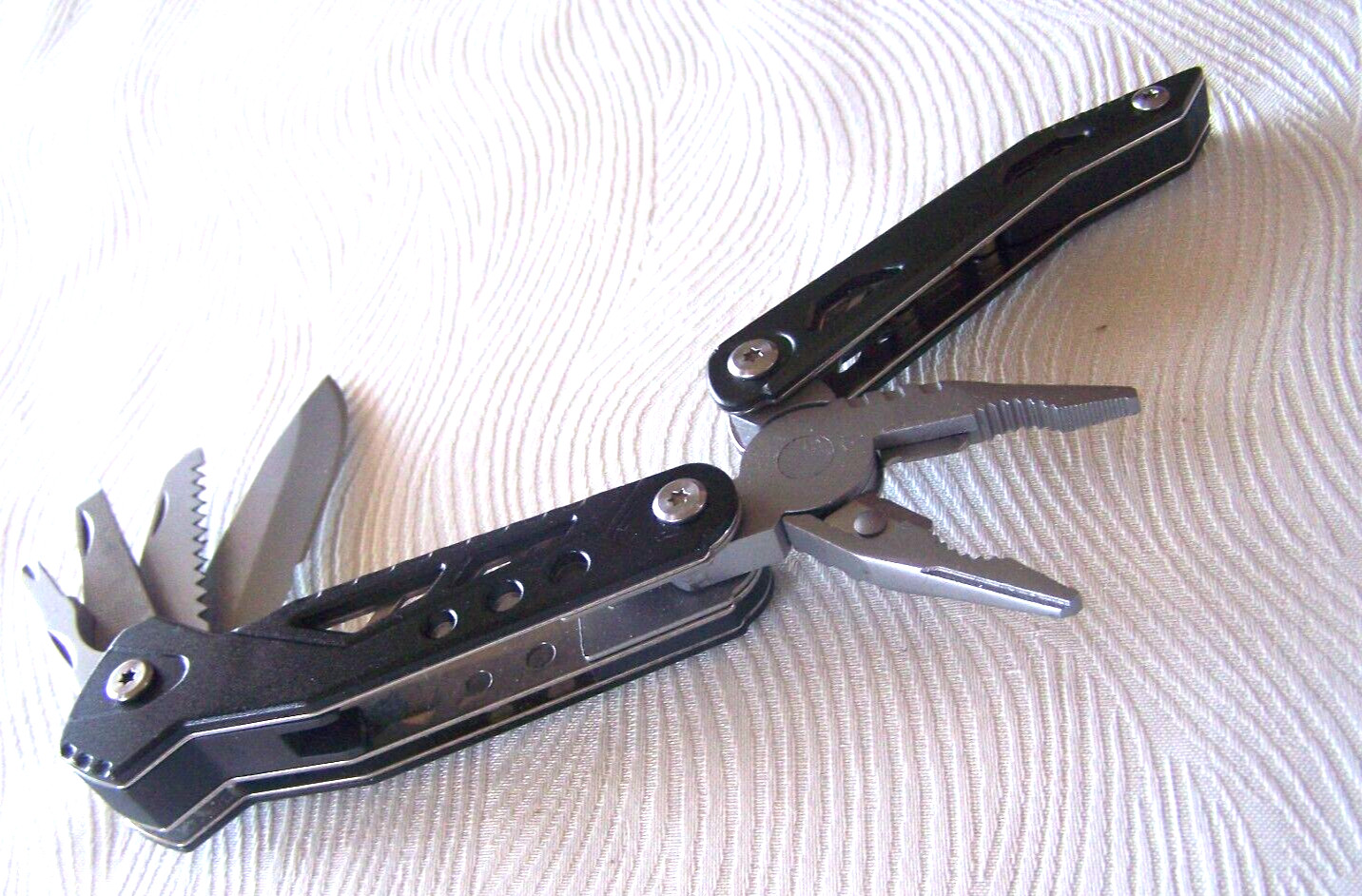 True Utility Handyone 18-in-1 Handy Multi Tool Knife Pliers