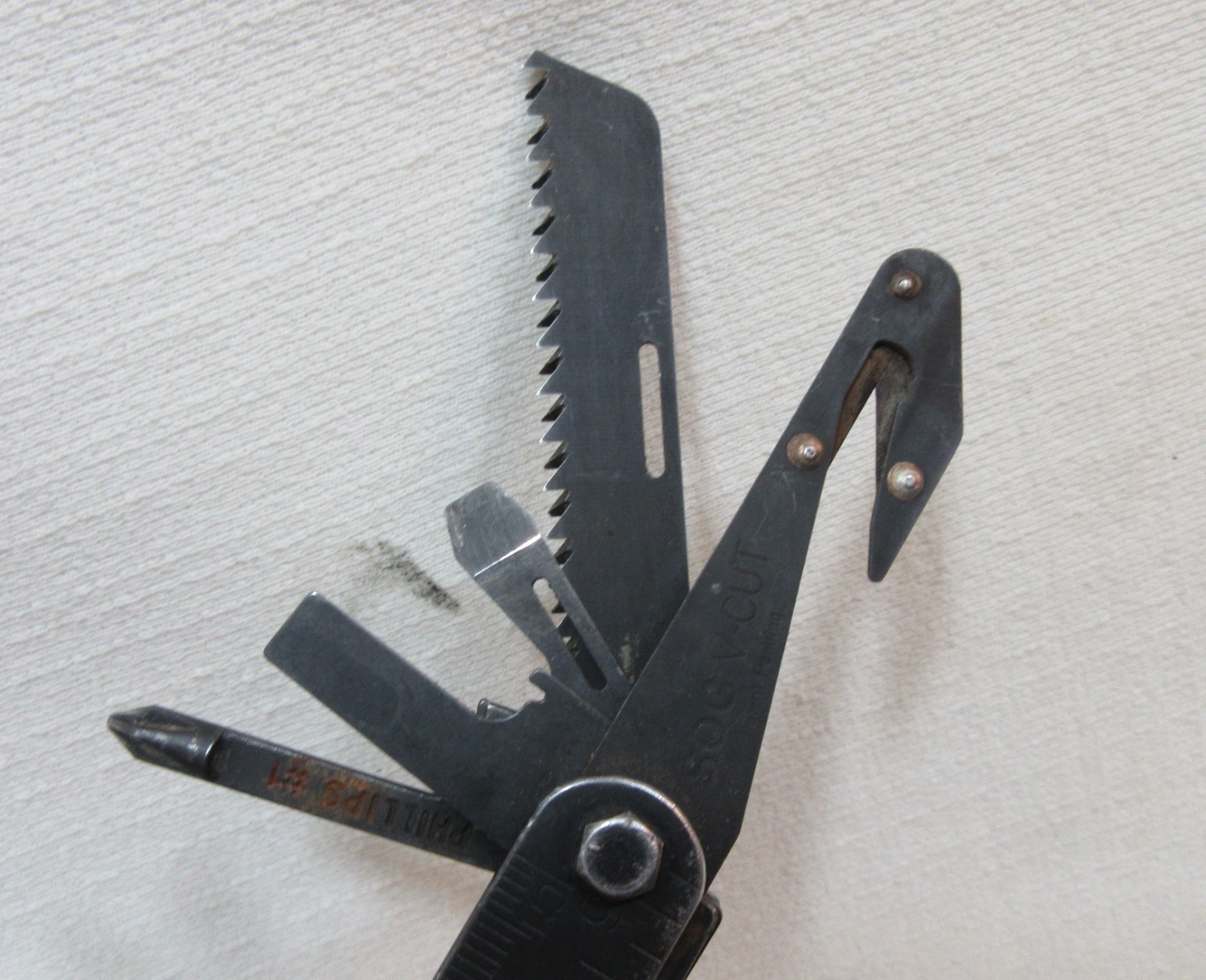 SOG PowerLock Black Oxide Steel Multi-Tool – Pliers Screwdriver Knife & More