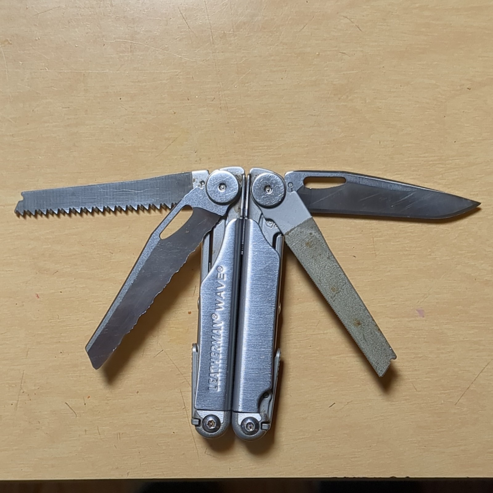 Leatherman Wave Multi-Tool Silver Stainless Steel Sheath Plier Knife Saw