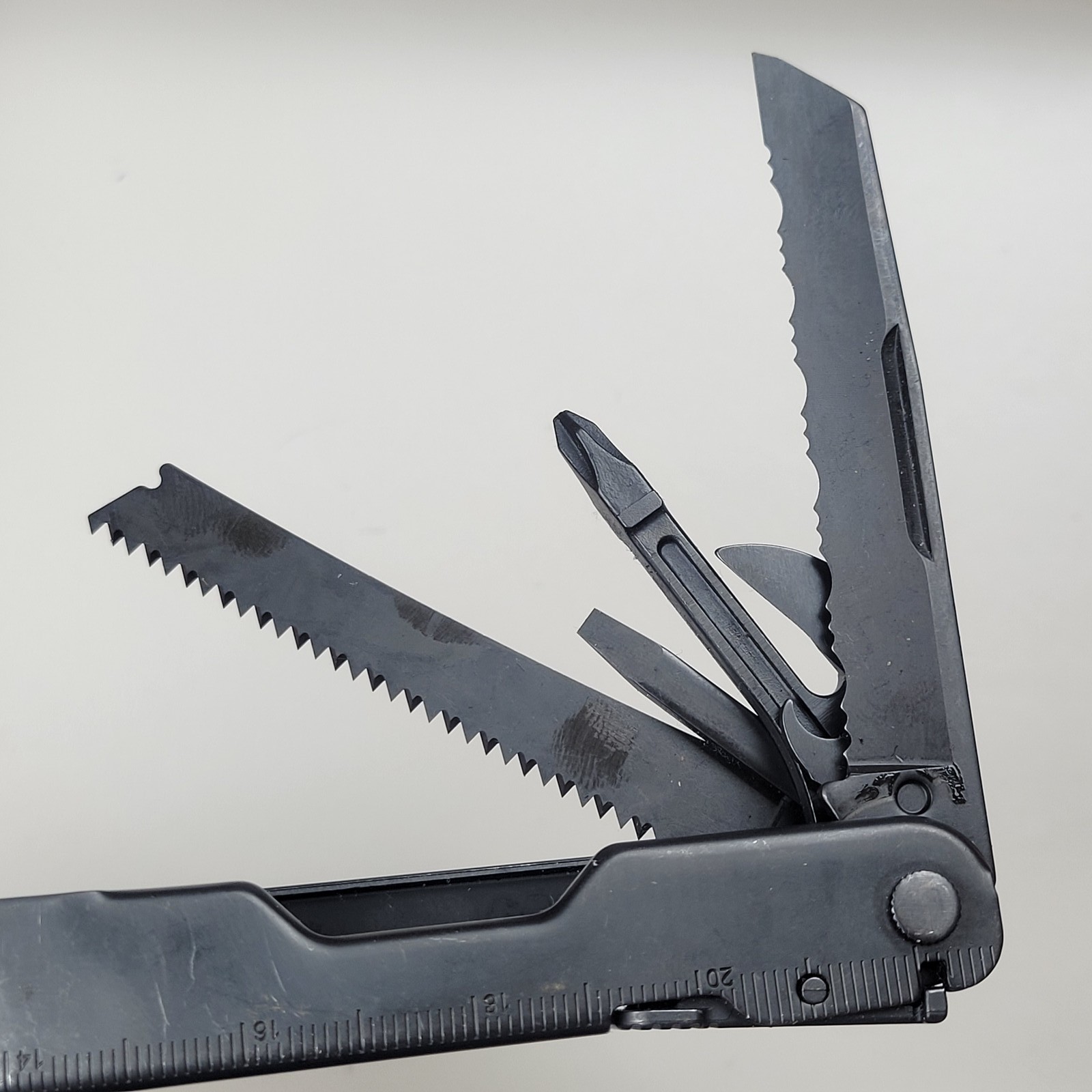 Leatherman Super Tool 300 Black Oxide Multi Tool Pliers Heavy Duty