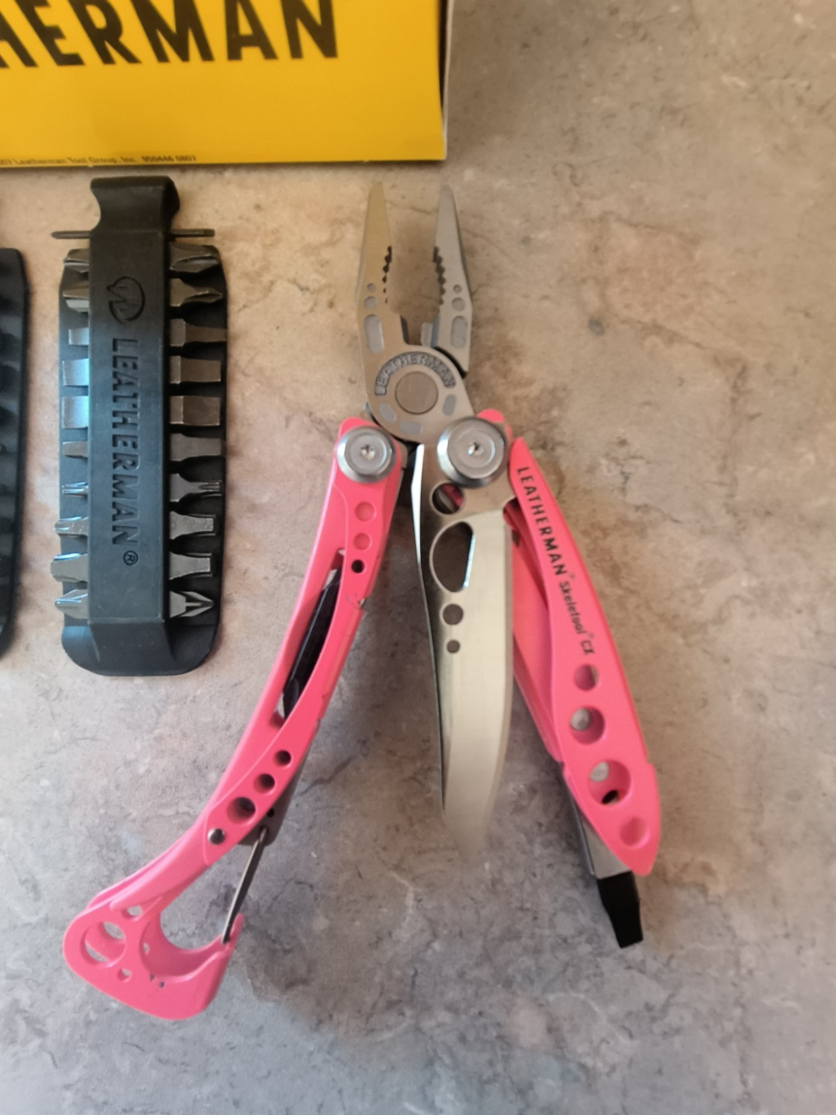 Leatherman Skeletool CX Guava 833143 Mutli-Tool/Bit Kit/Nylon Sheath 934860