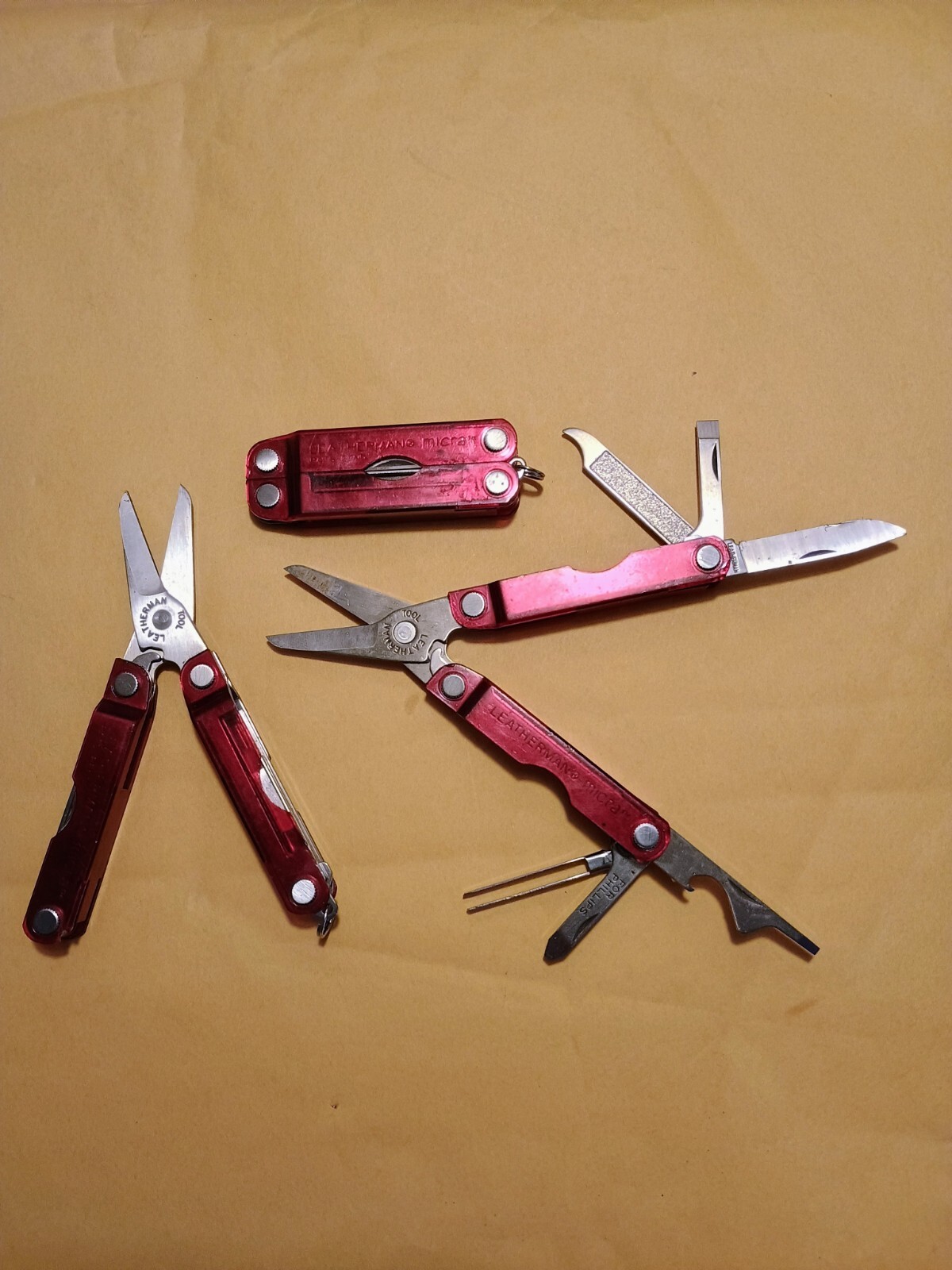 Leatherman Micra Multi-Tool – Stainless Steel Colored Plastic Shell-Red